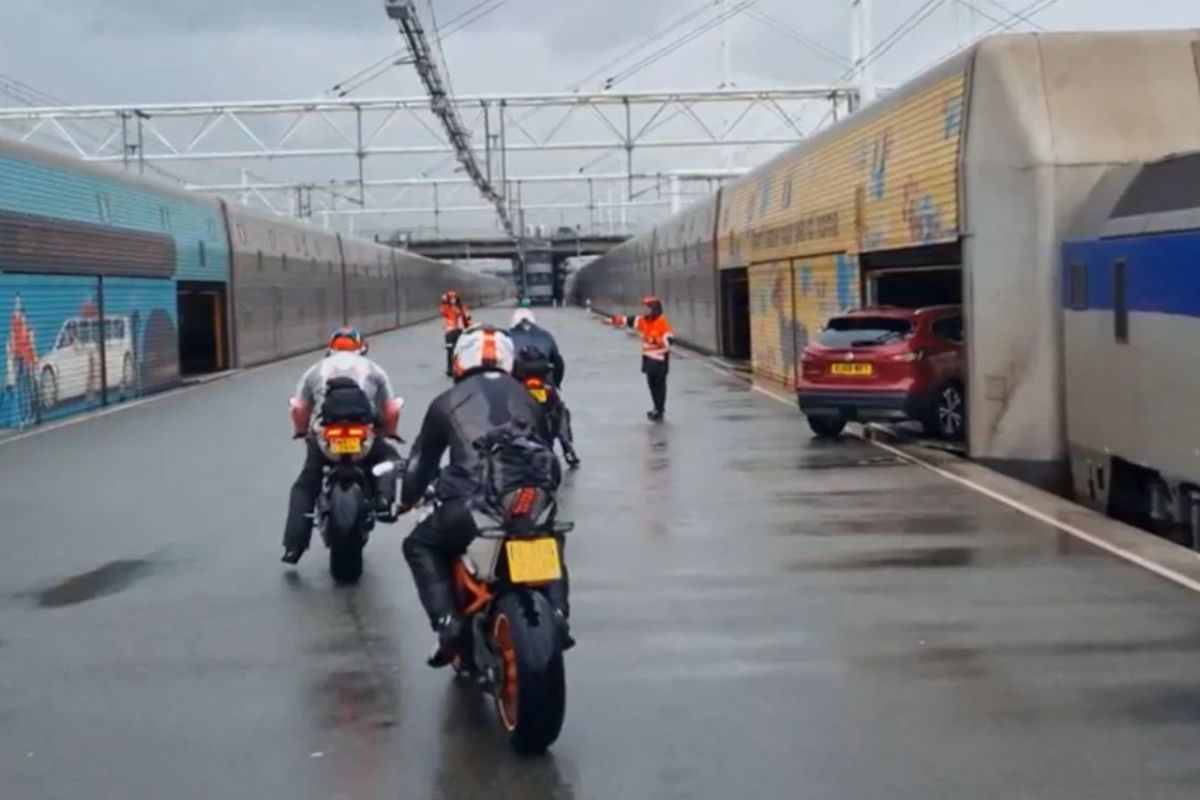 Motocykl przez tunel do Anglii